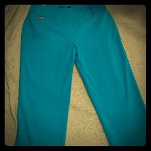 NWOT Women’s pull on dress Capri pants